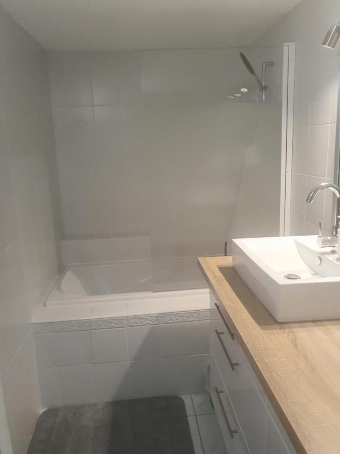 Apartamento T2 en rez de jardin de maison, avec piscine privée, draps et serviettes de toilette non fournis Argelès-sur-Mer Exterior foto